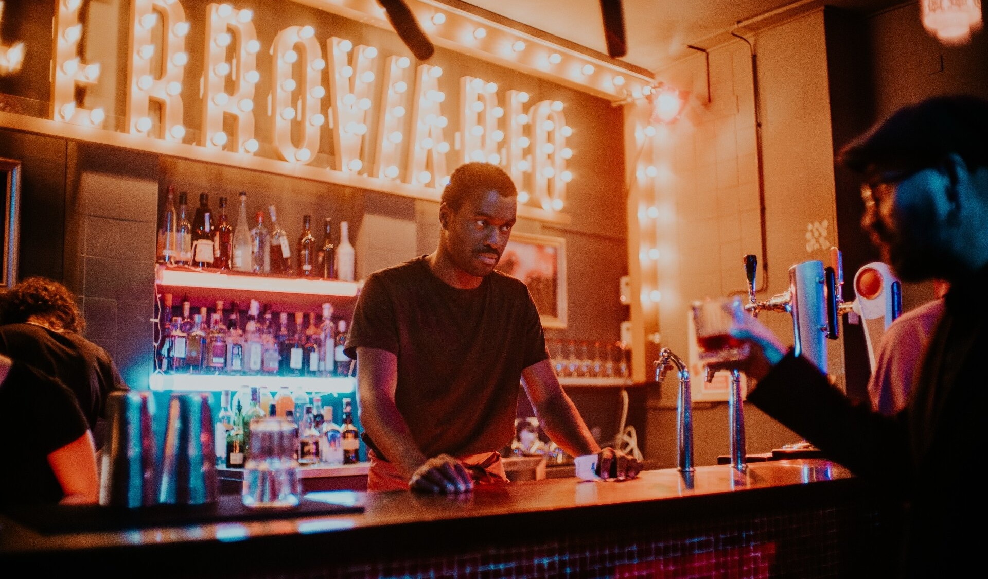 Imagem de A RTP1 Entra em Turno da Noite com Barman