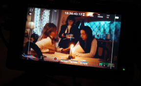 Imagem de Carolina Aguiar. Série com Lúcia Moniz para ver na RTP Play.